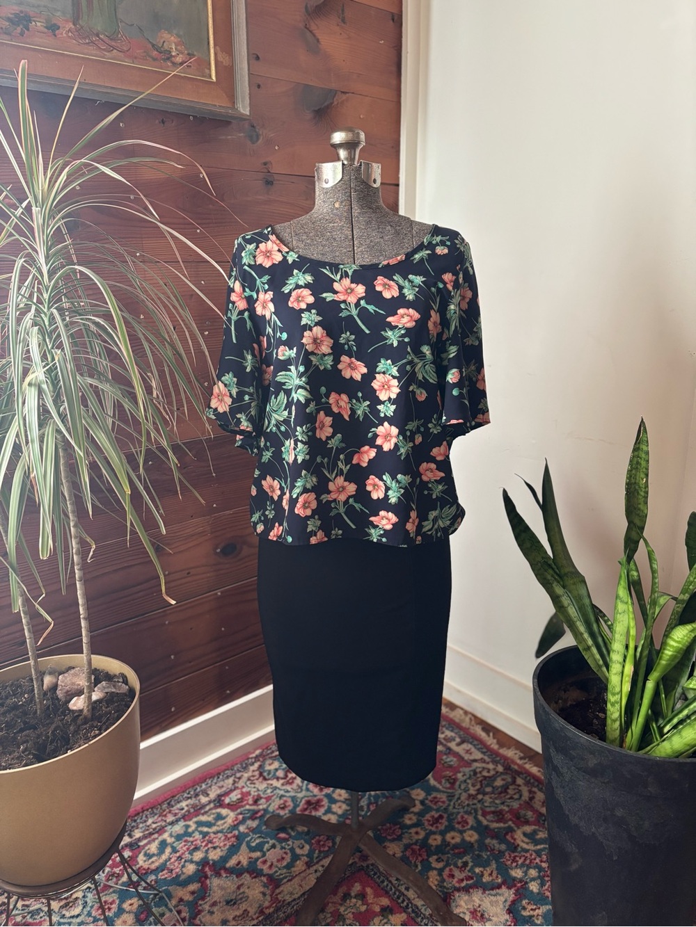 Black Floral Short-Sleeve Blouse - Women's Casual Top